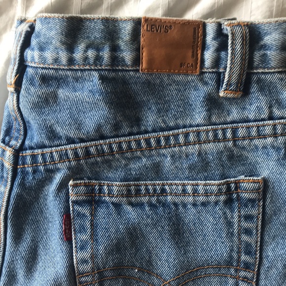 Levi’s Distressed Jean Shorts - Picture 3 of 3